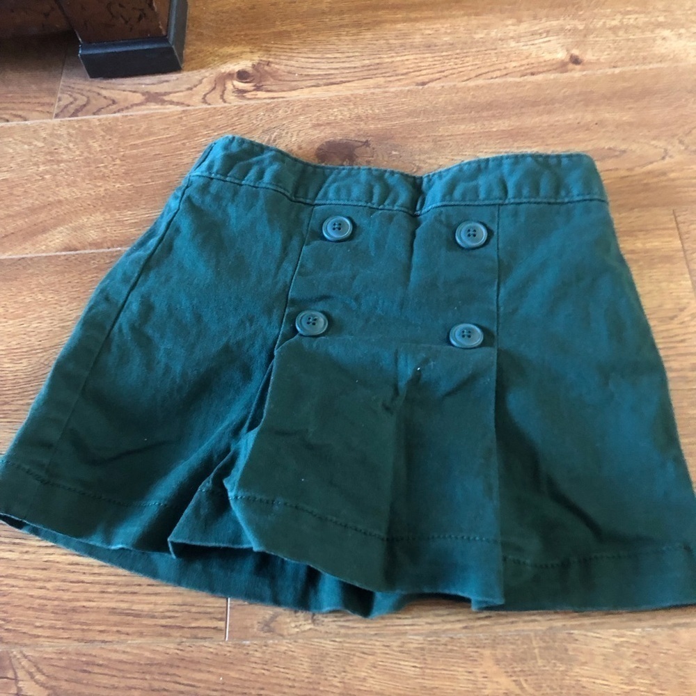 Old Navy green skort in size S (6-7)